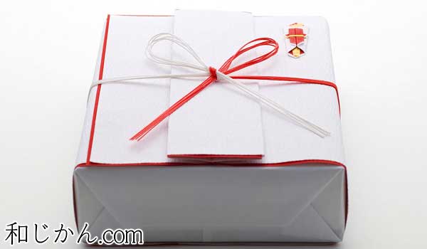 慶事と弔事では包み方が違う贈答品の包装