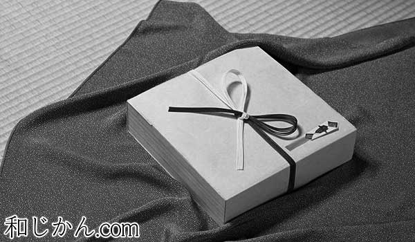 慶事と弔事では包み方が違う贈答品の包装